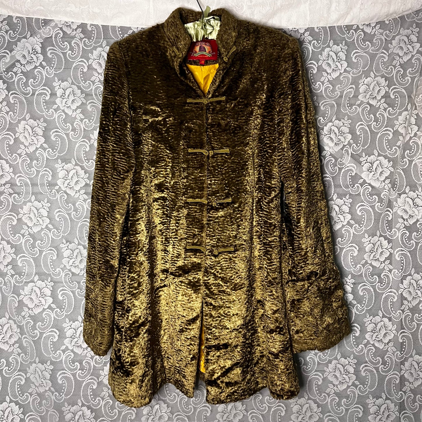 green wavy velvet jacket