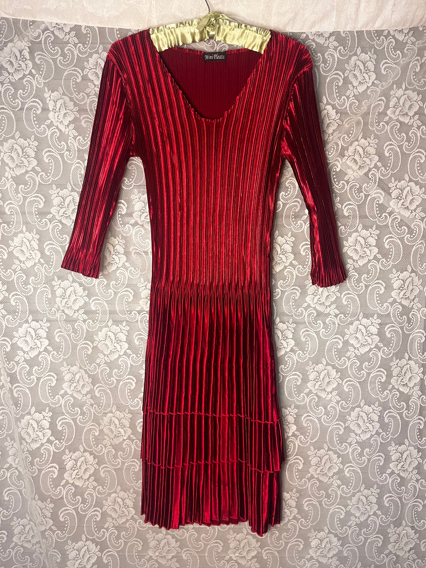 red mini pleats dress