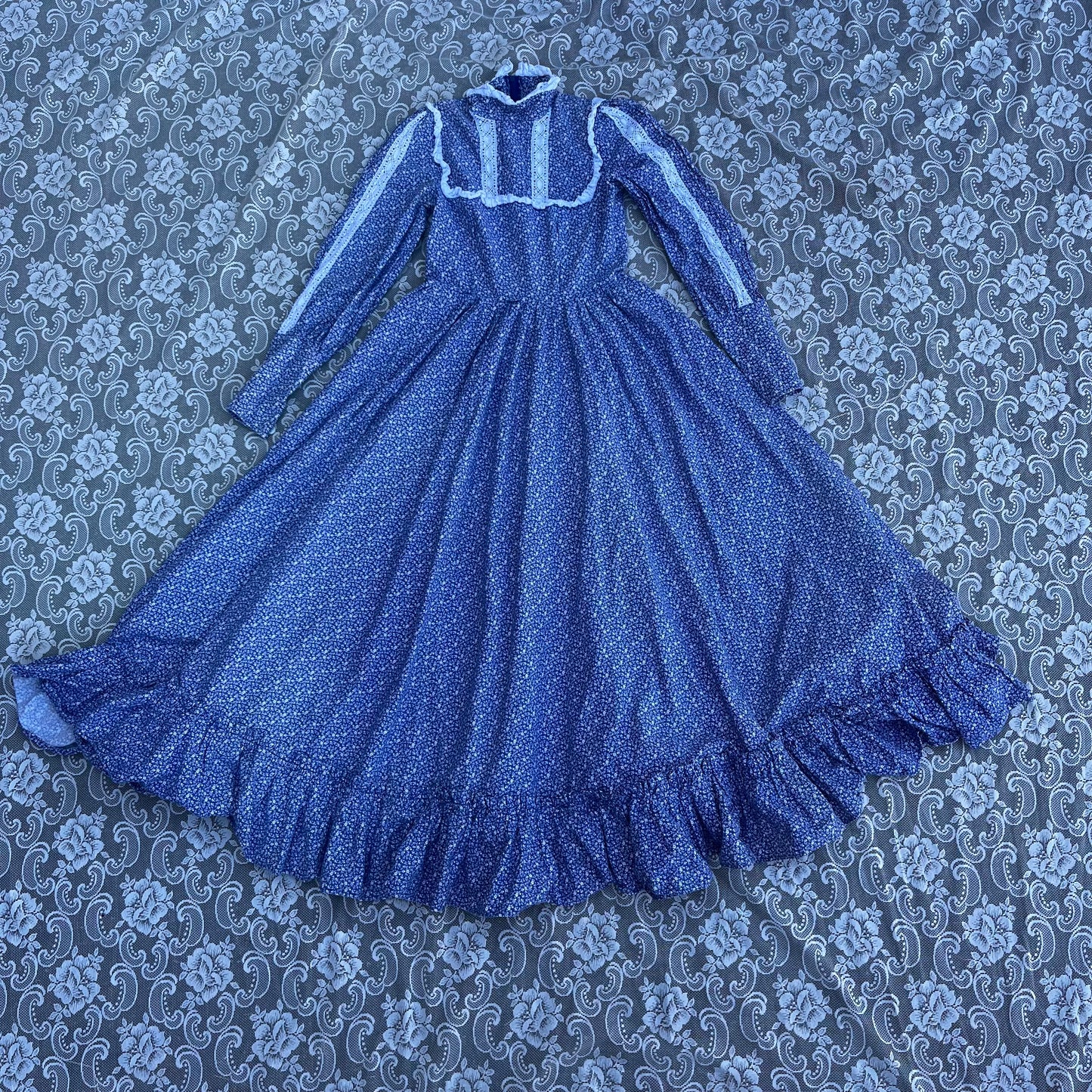 70S  AUTHENTIC LAURA ASHLEY BLUE FLORAL N LACE PRAIRIE DRESS