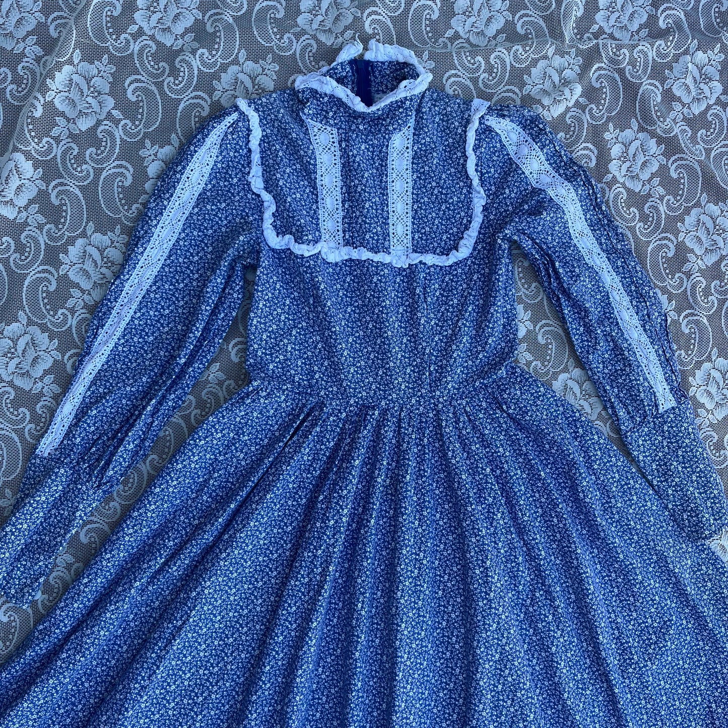 70S  AUTHENTIC LAURA ASHLEY BLUE FLORAL N LACE PRAIRIE DRESS