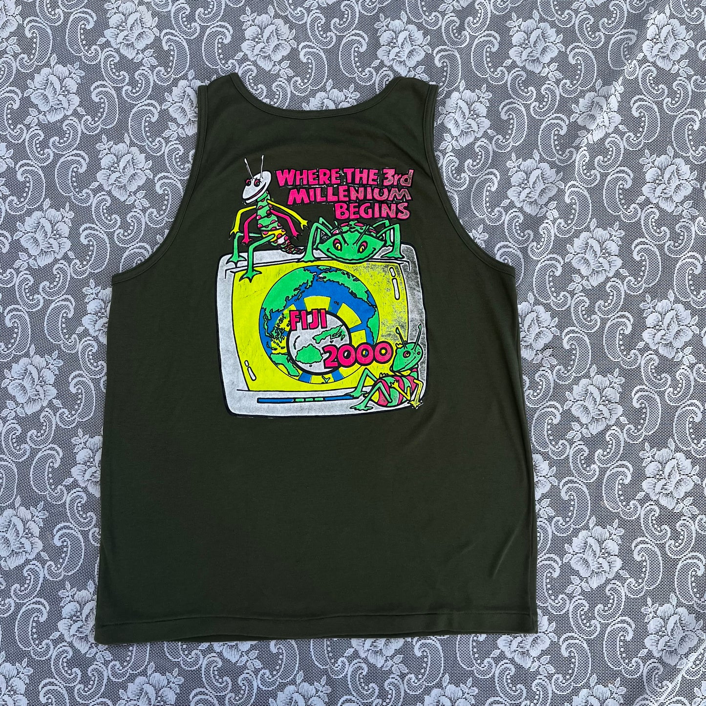 FIJI 2000 bug tv green tank top