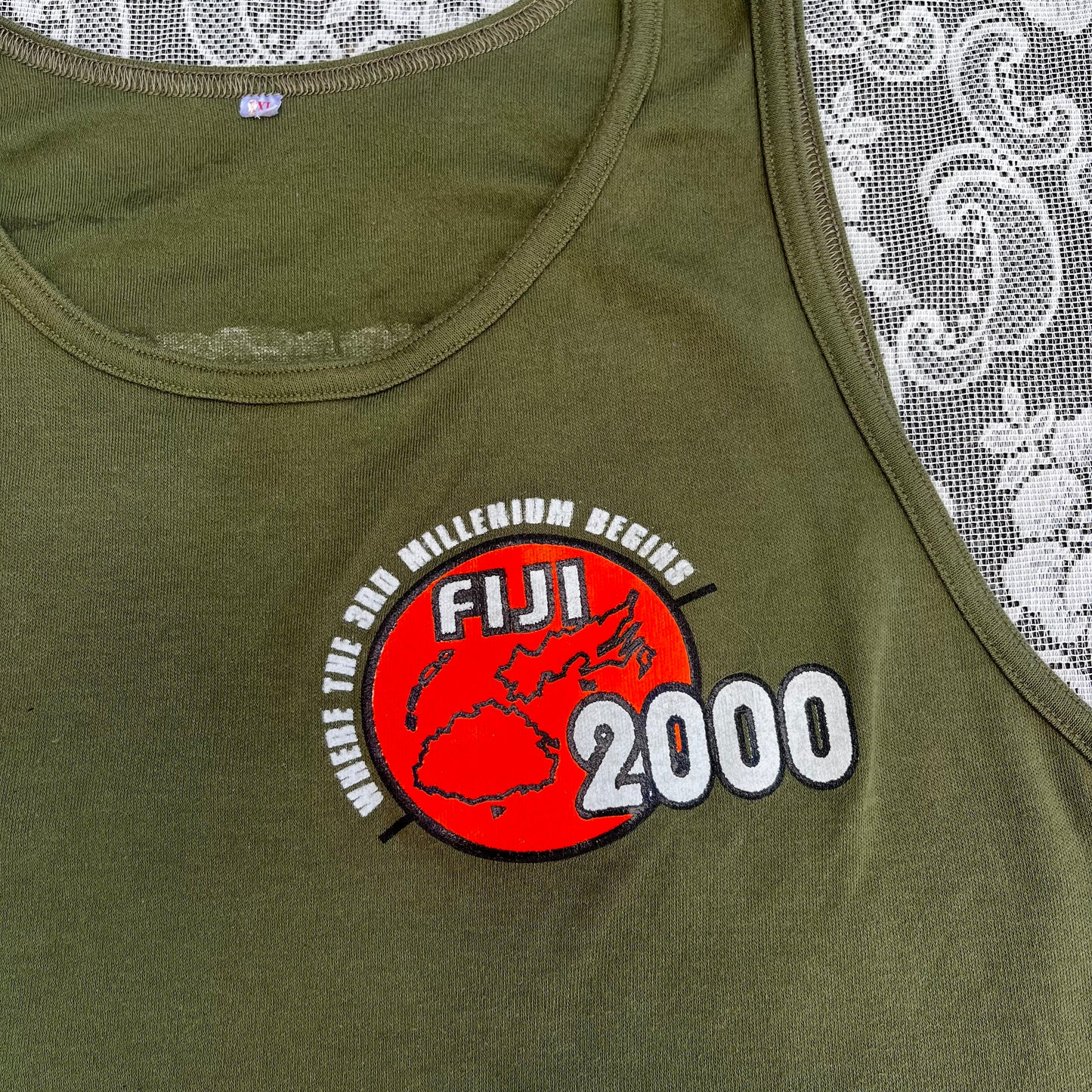 FIJI 2000 bug tv green tank top