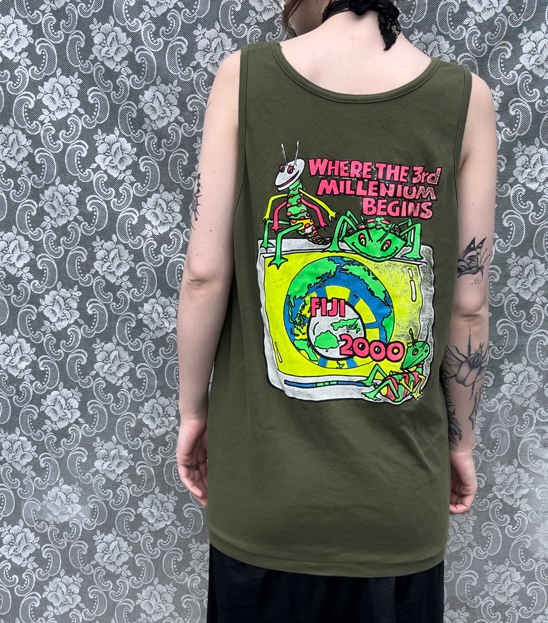 FIJI 2000 bug tv green tank top