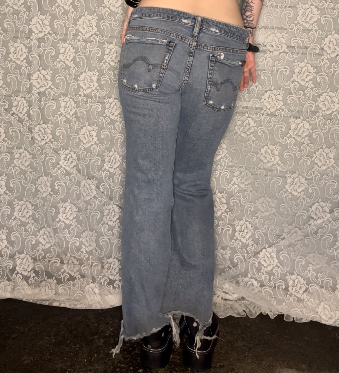 thrashed 90s low waisted flare jeans