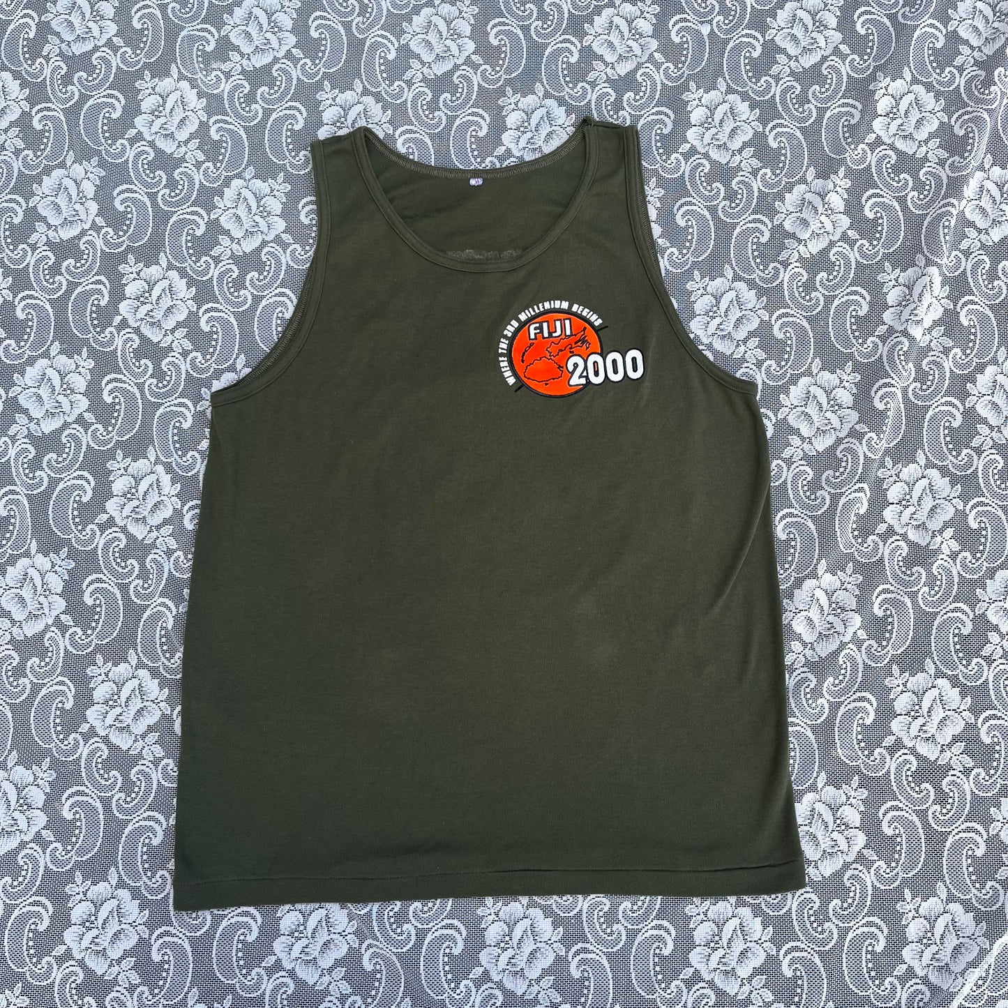 FIJI 2000 bug tv green tank top