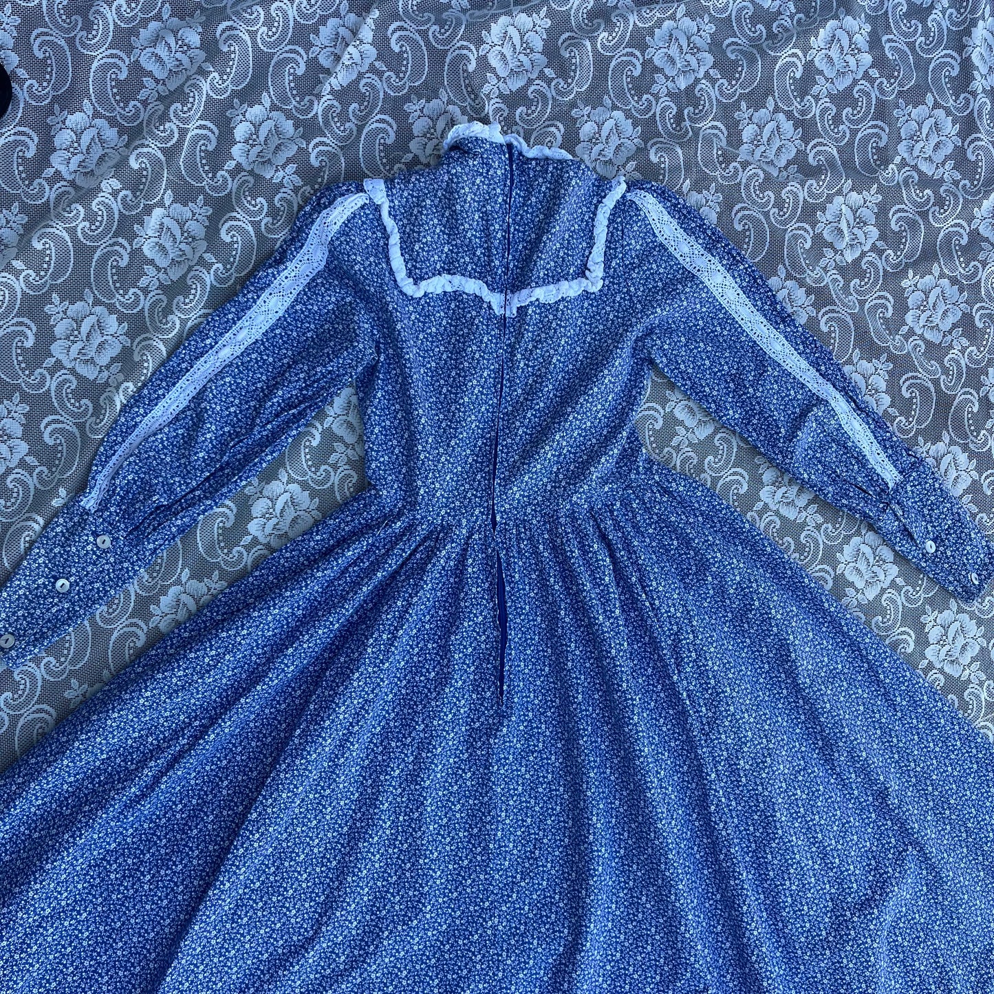 70S  AUTHENTIC LAURA ASHLEY BLUE FLORAL N LACE PRAIRIE DRESS