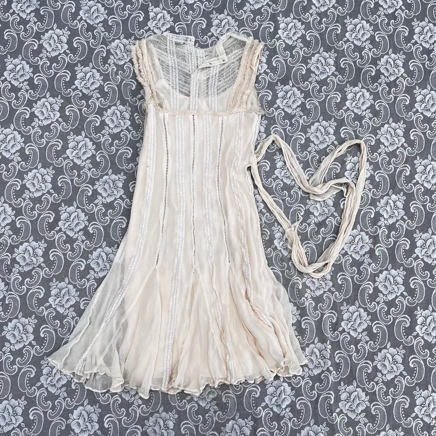 white lace bcbg dress