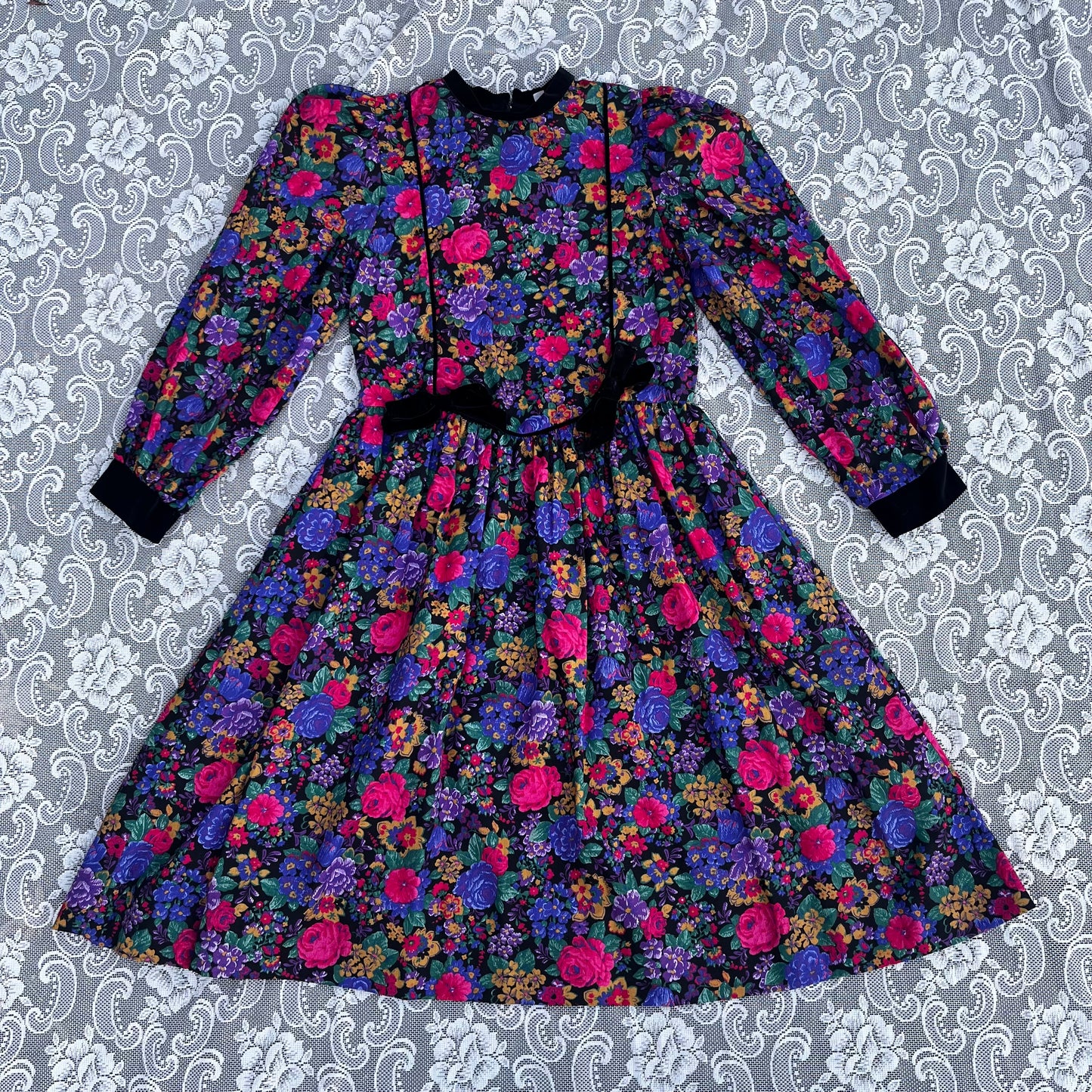 80s floral n velvet trim dress