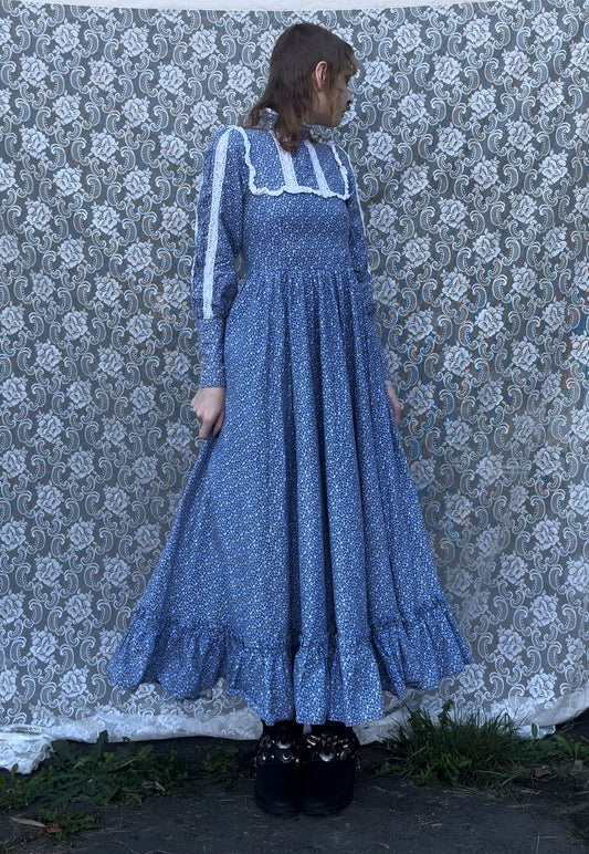 70S  AUTHENTIC LAURA ASHLEY BLUE FLORAL N LACE PRAIRIE DRESS