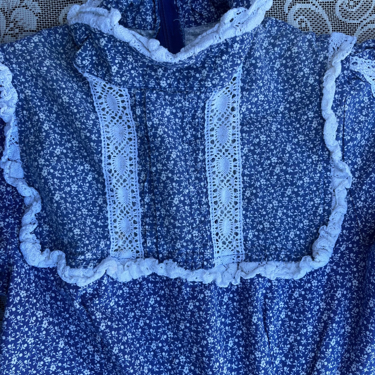 70S  AUTHENTIC LAURA ASHLEY BLUE FLORAL N LACE PRAIRIE DRESS